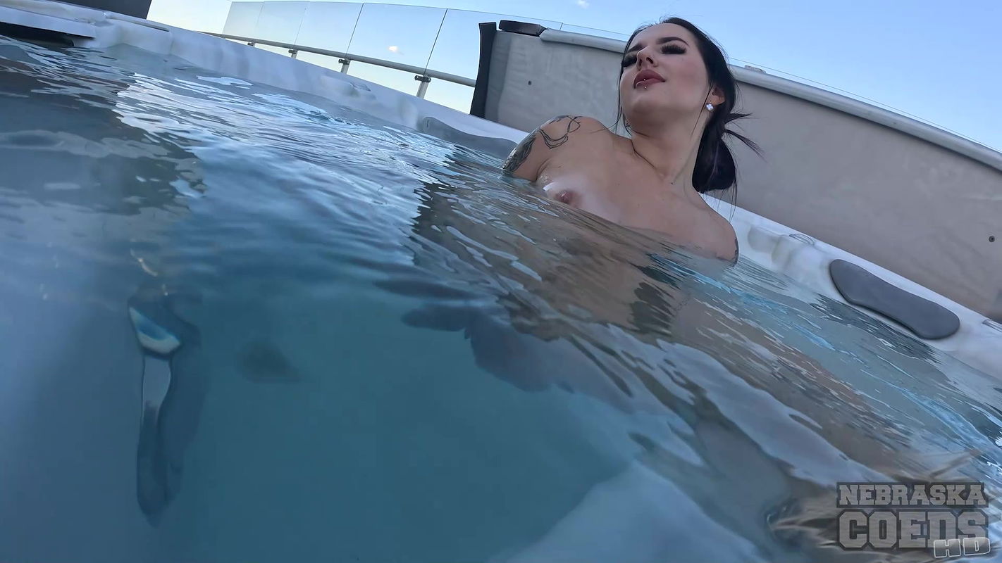 Nebraska Coeds with Veronika Lei in Veronika Lei Underwater Jacuzzi Closups Of Her Pussy
