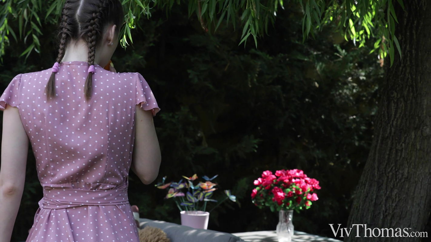 Viv Thomas with Amalia Davis & Julia Morozzi in Julia’s New Experience – Episode 3