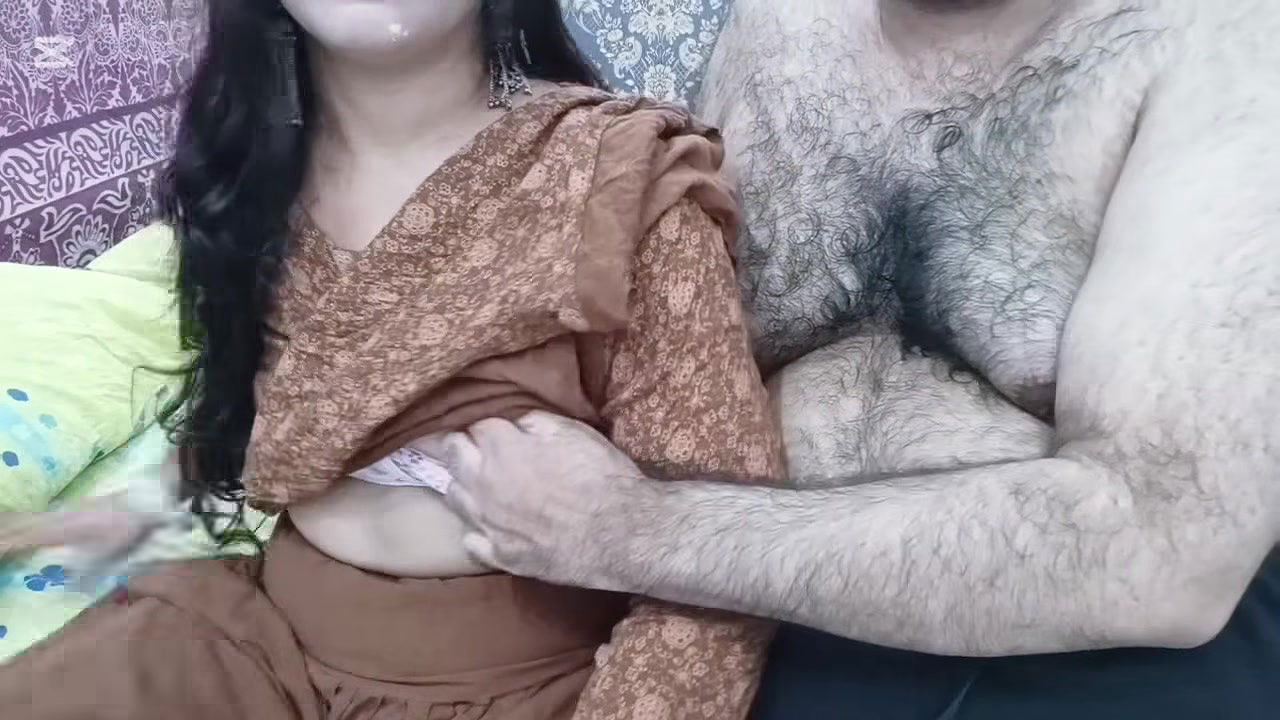 Pakistani Beautiful Housewife Penetrated By Old Stepdad