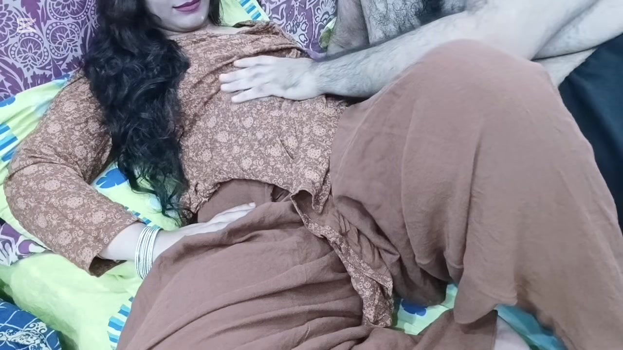Pakistani Beautiful Housewife Penetrated By Old Stepdad