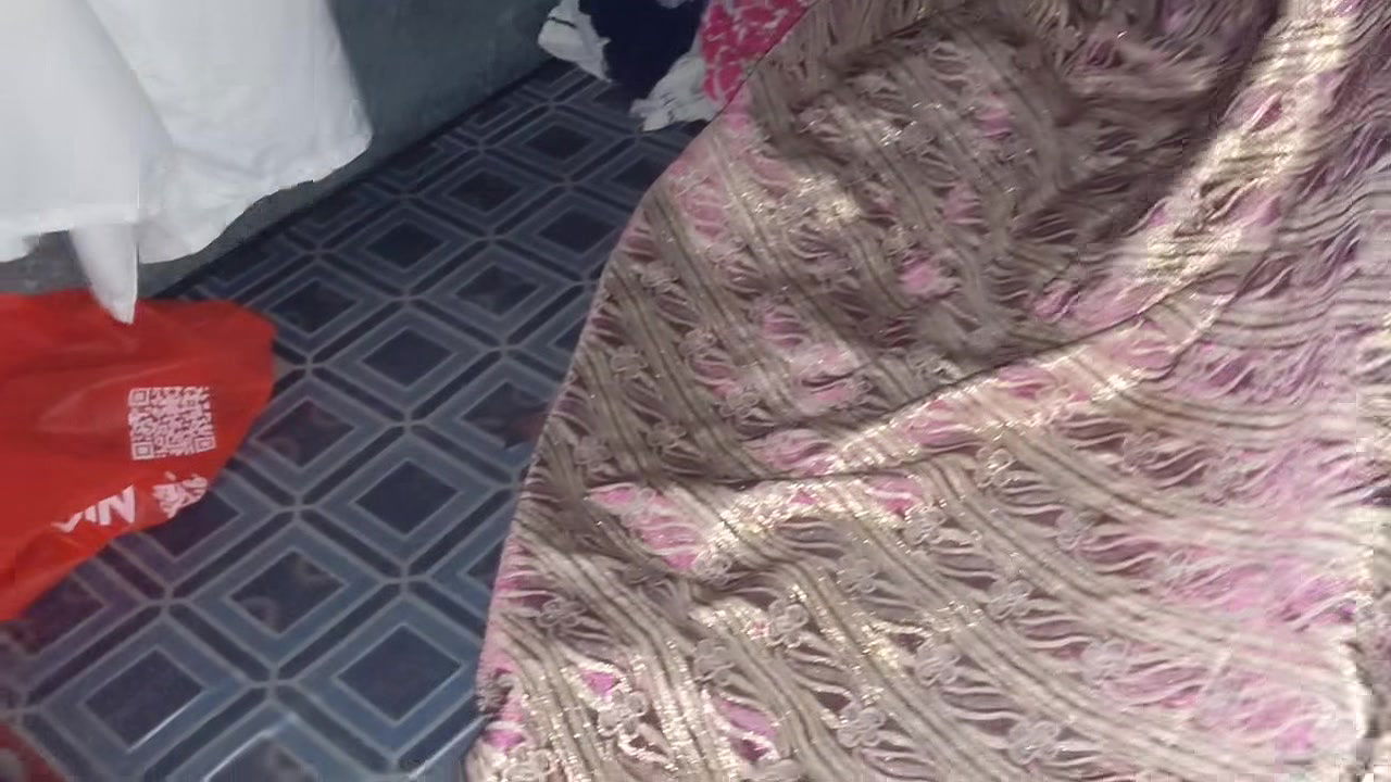 Bhabhi ko eddi ma Lun dia hindi audio Xvideo