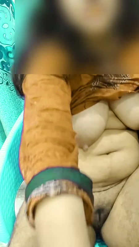 Hot stepmom NY AJ mujhe paker k mera Ander ly Lia mujhe kamzor kr diya