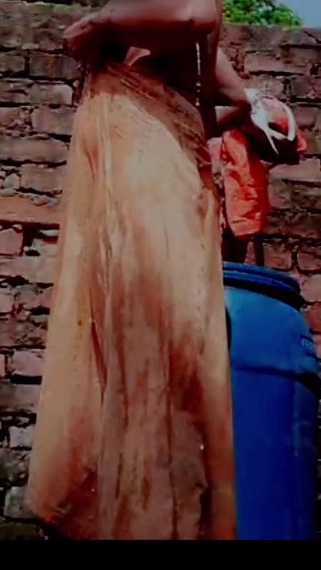 Asks the woman to send her nude MMS. Take a bath and record