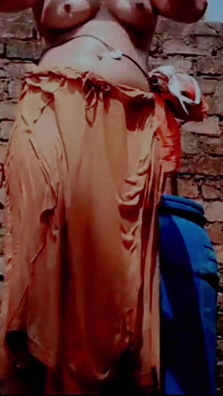 Asks the woman to send her nude MMS. Take a bath and record