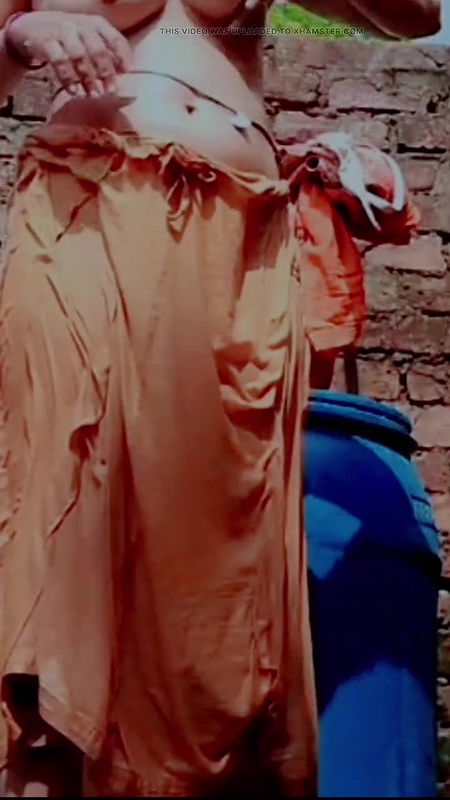 Asks the woman to send her nude MMS. Take a bath and record