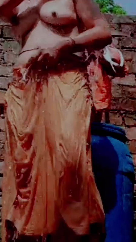 Asks the woman to send her nude MMS. Take a bath and record