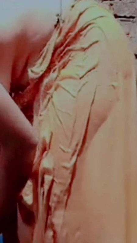 Asks the woman to send her nude MMS. Take a bath and record