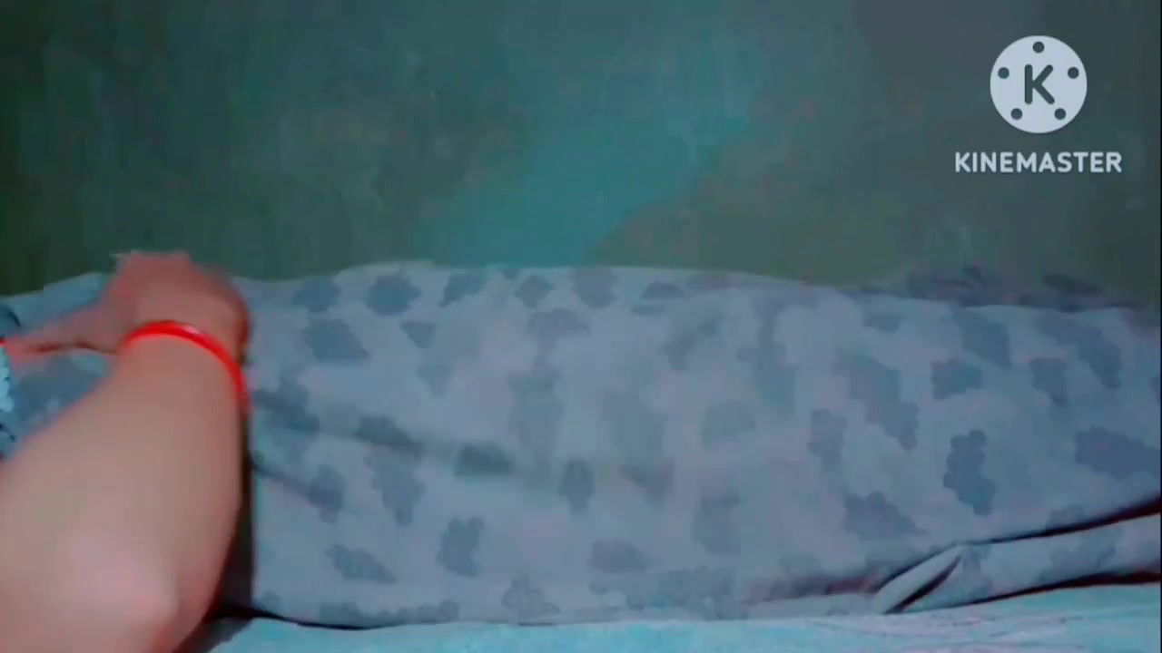 An 18-year-old girl records her nude MMS for her lover,This 18-year-old girl calls her lover and talks naughtily