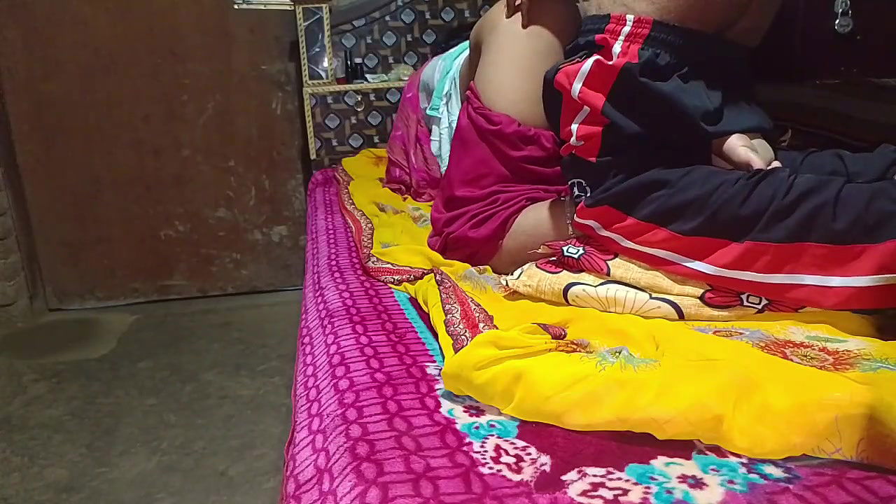 Bhabhi ki baid par thook lagake gaand mari