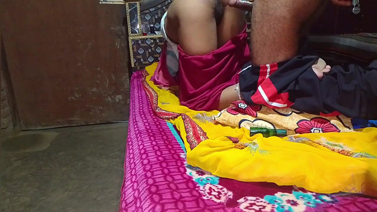 Bhabhi ki baid par thook lagake gaand mari