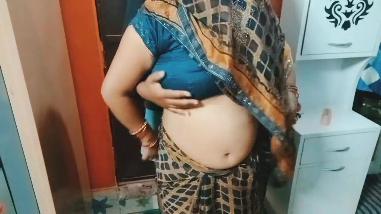 Beautiful Indian bhabhi having romance.