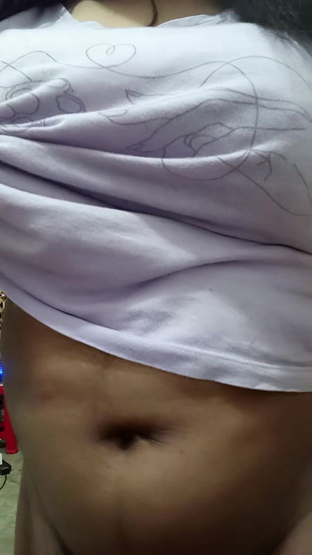 Desi Sexy slutty boudi using cucumber for her satisfaction and she make a huge squirting.