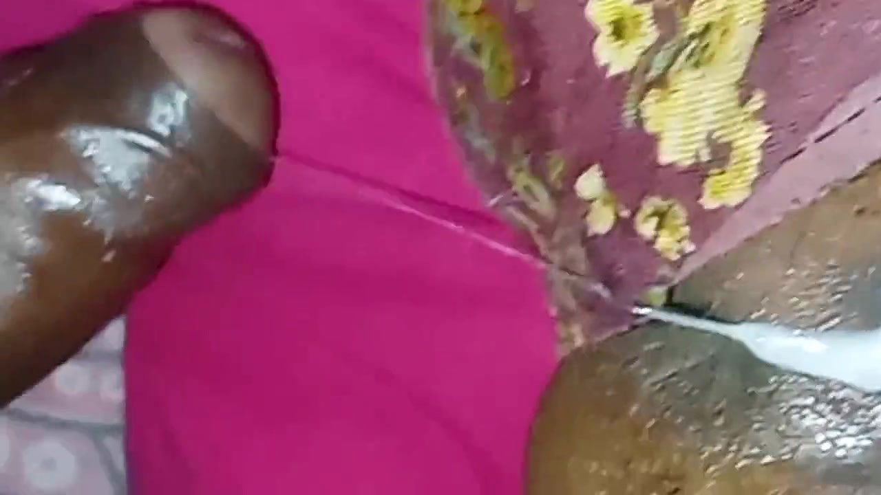 37 sal ki padosi bhabhi ko raat mein jakar chudai karke aaya