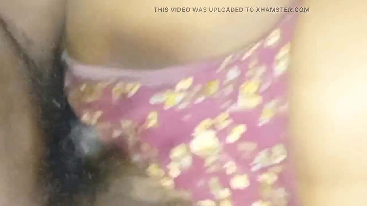 37 sal ki padosi bhabhi ko raat mein jakar chudai karke aaya