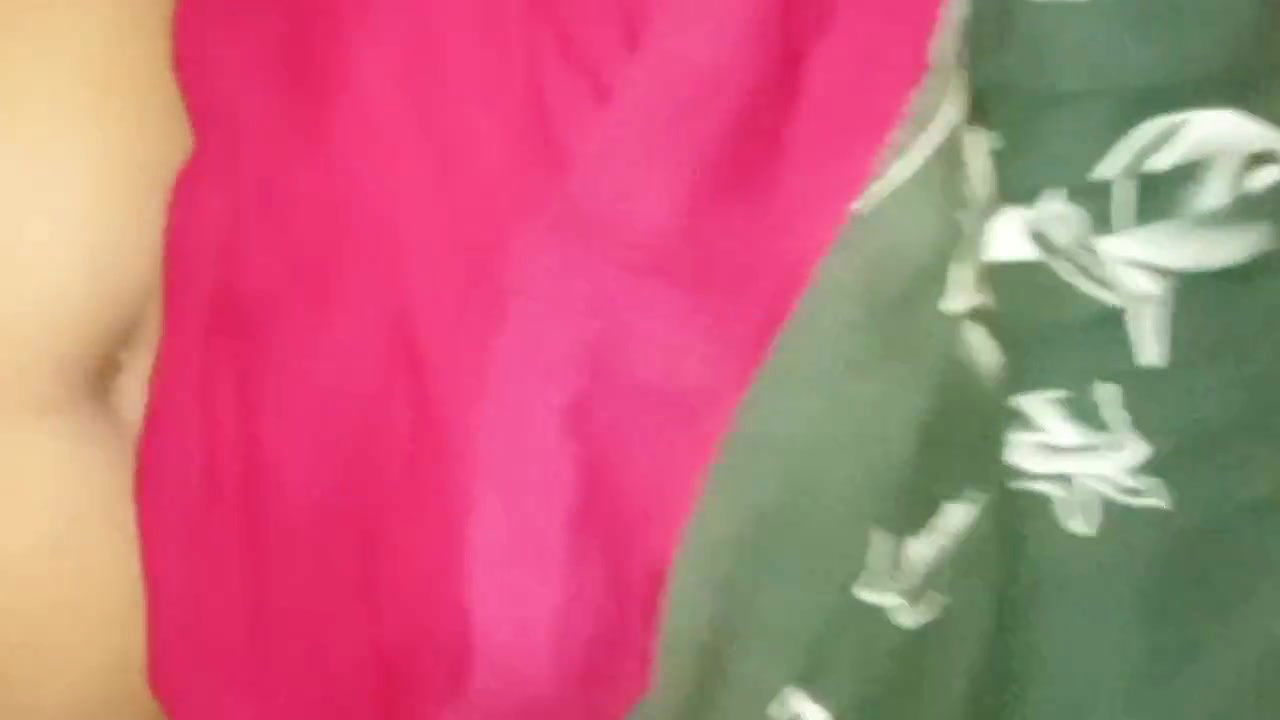 37 sal ki padosi bhabhi ko raat mein jakar chudai karke aaya