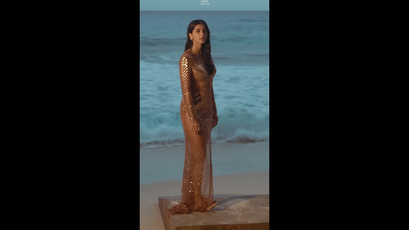 Pooja hegde dusky skin erotic deep cleavage tighs show hottest UHD vertical Video.