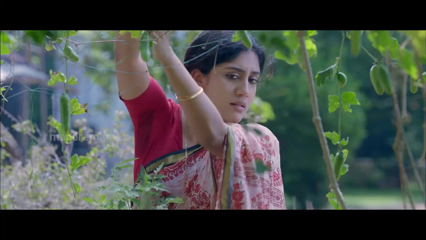 Dhanya Balakrishna Sexy Navel Show-Puzhikkadakan