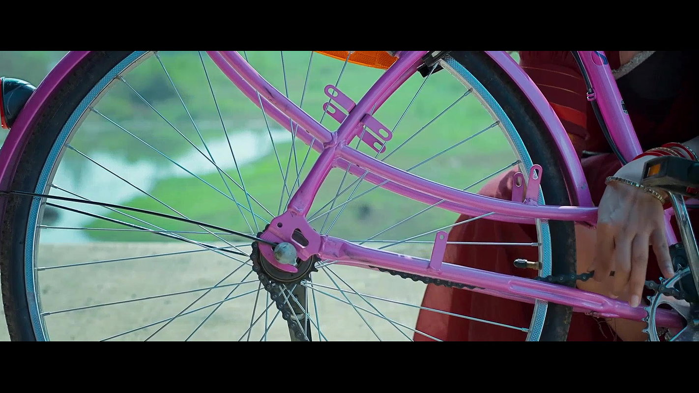 Komalee Prasad Hot Navel,Ass,Boob Seducing Song 2- Sasivadane 2025