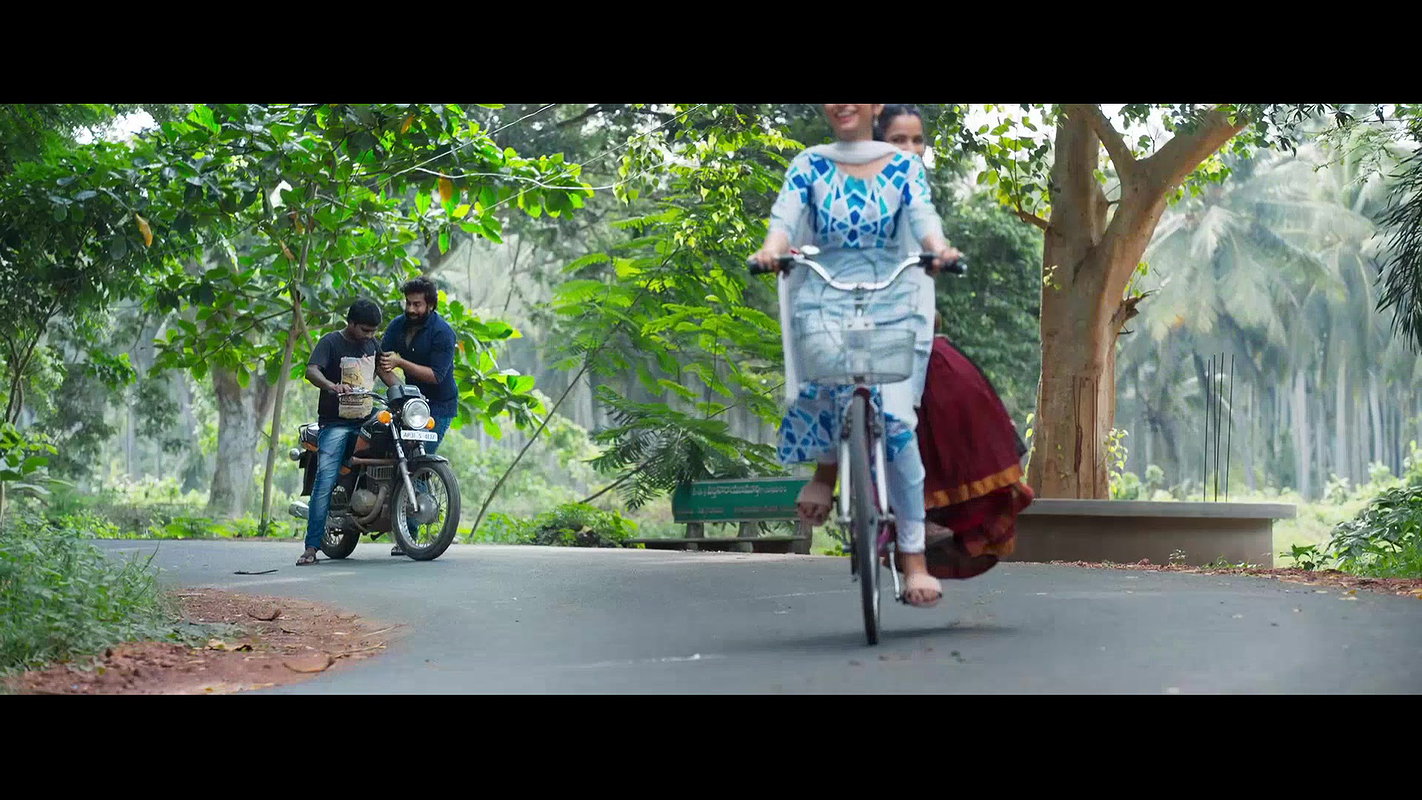 Komalee Prasad Hot Navel,Ass,Boob Seducing Song 2- Sasivadane 2025