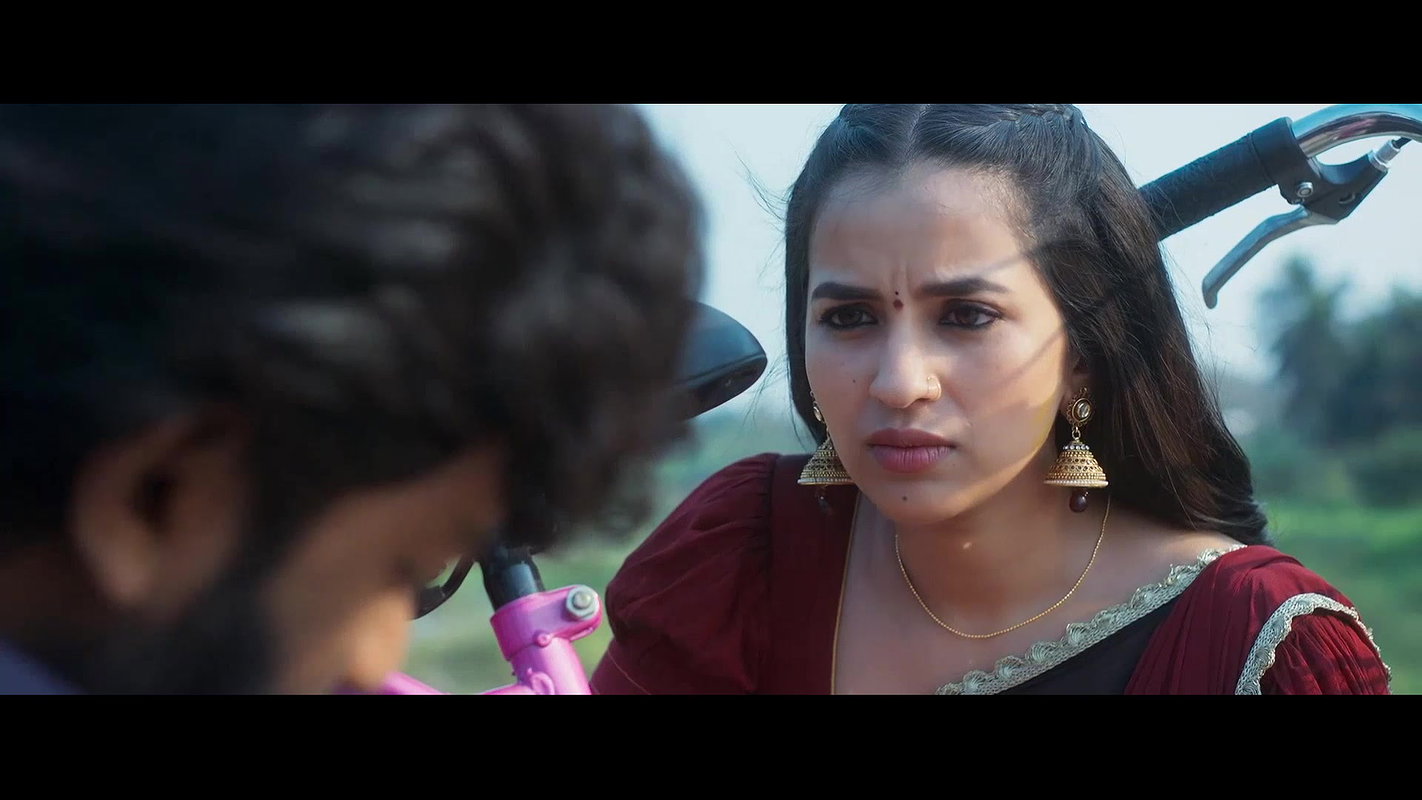 Komalee Prasad Hot Navel,Ass,Boob Seducing Song 2- Sasivadane 2025