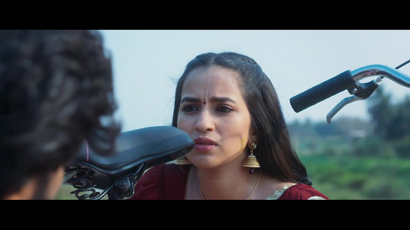 Komalee Prasad Hot Navel,Ass,Boob Seducing Song 2- Sasivadane 2025