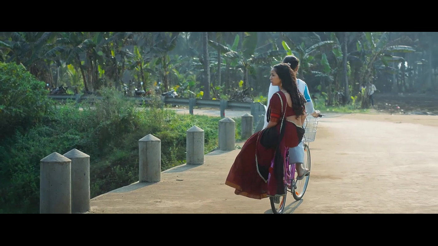 Komalee Prasad Hot Navel,Ass,Boob Seducing Song 2- Sasivadane 2025