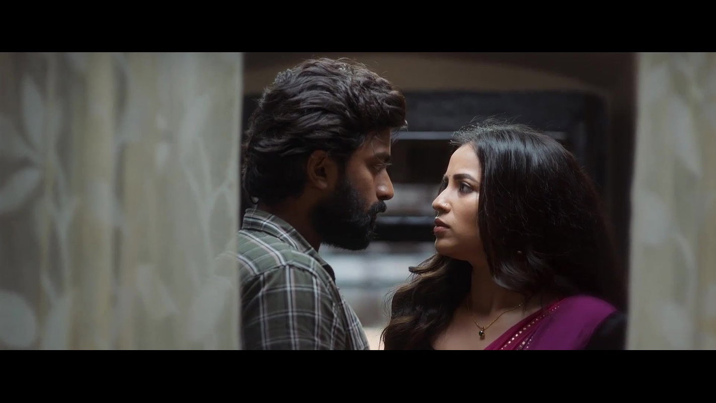 Komalee Prasad Hot Navel,Ass,Boob Seducing Song 3- Sasivadane 2025