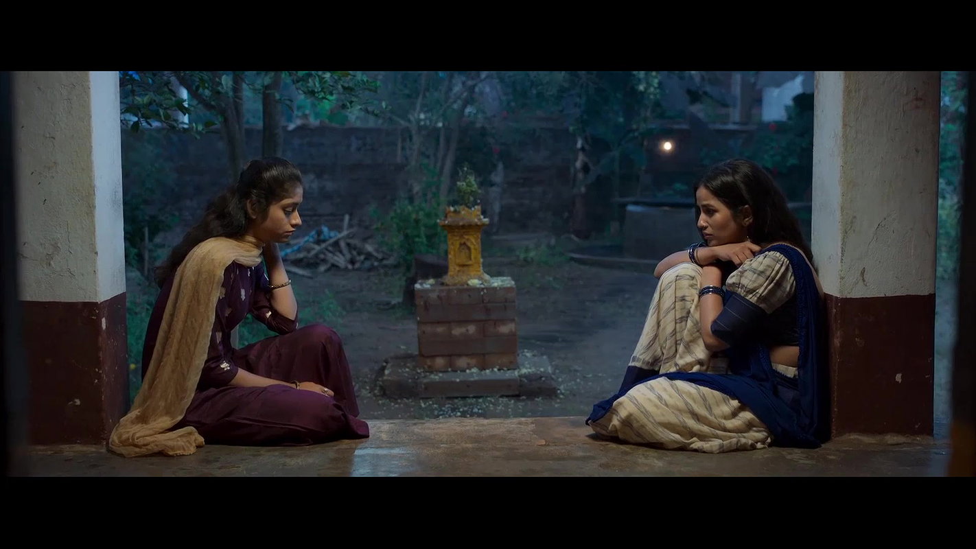 Komalee Prasad Hot Navel,Ass,Boob Seducing Song 3- Sasivadane 2025