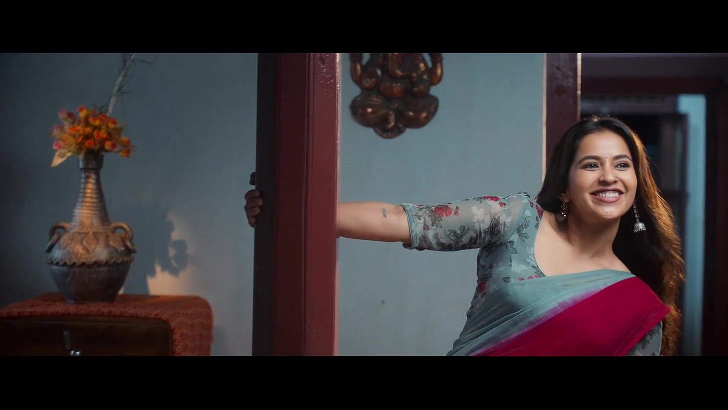 Komalee Prasad Hot Navel,Ass,Boob Seducing Song 3- Sasivadane 2025