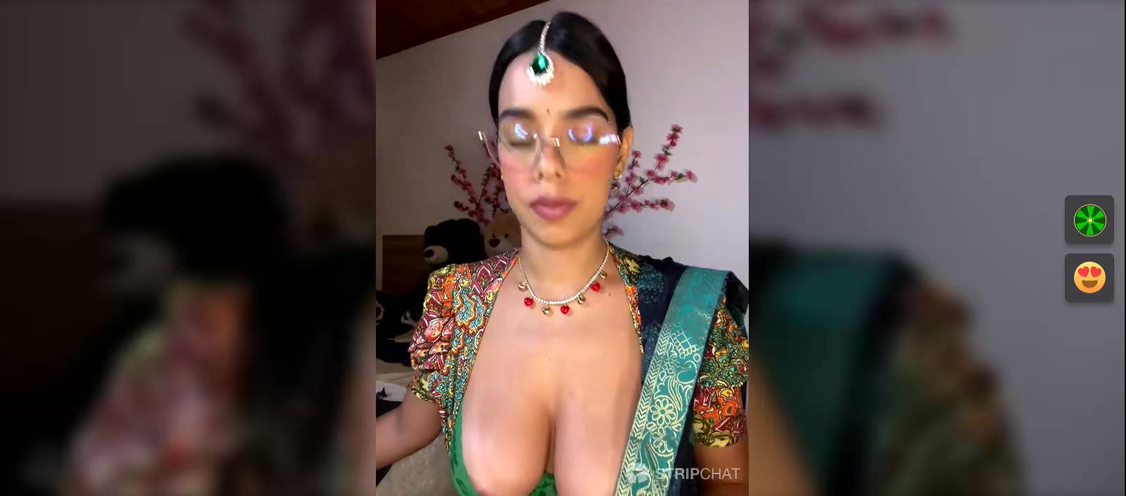 Beautiful Babe in Saree looking stunning