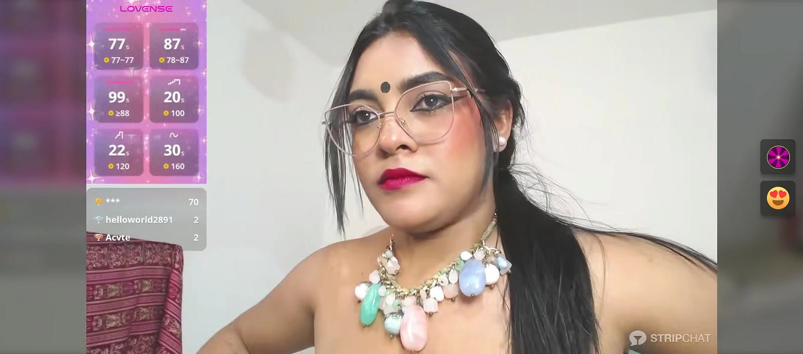 Hot bengali girl show her hot cleavage