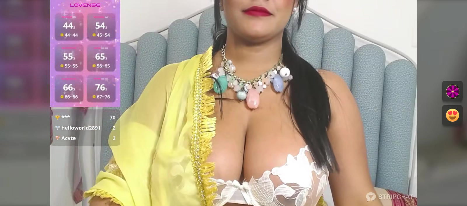 Hot bengali girl show her hot cleavage