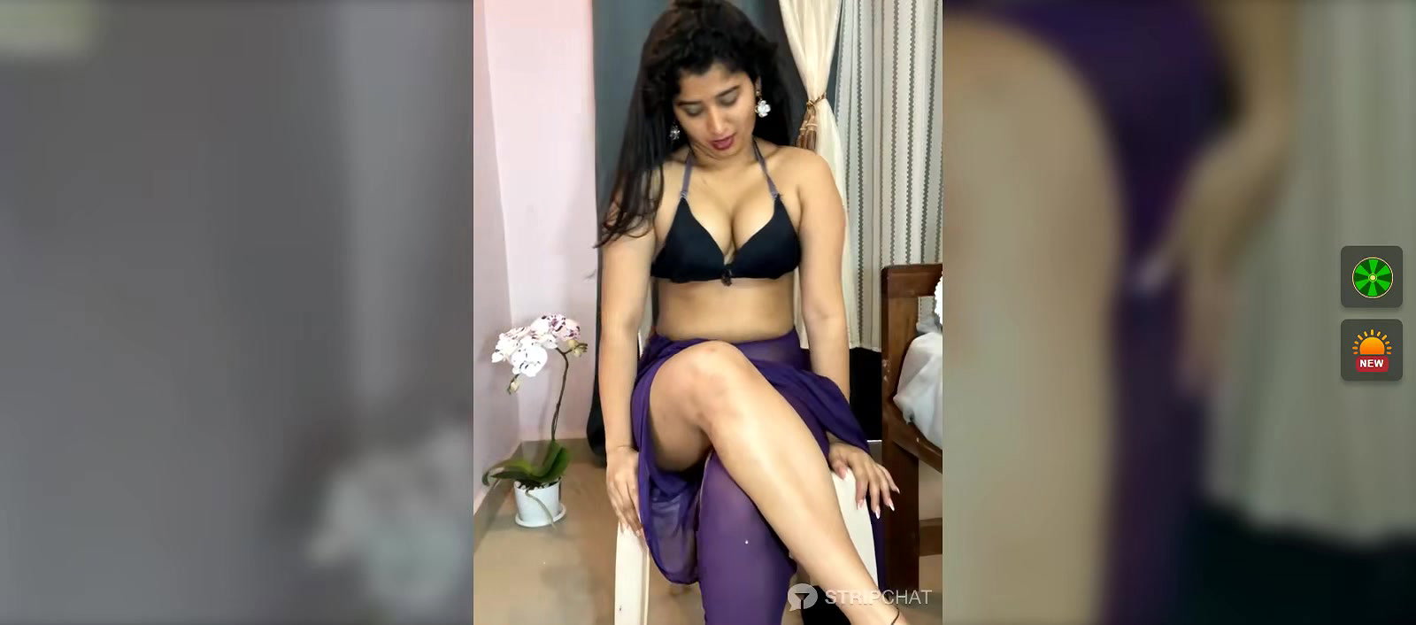 Sexy desi Girl Shows her Boobs