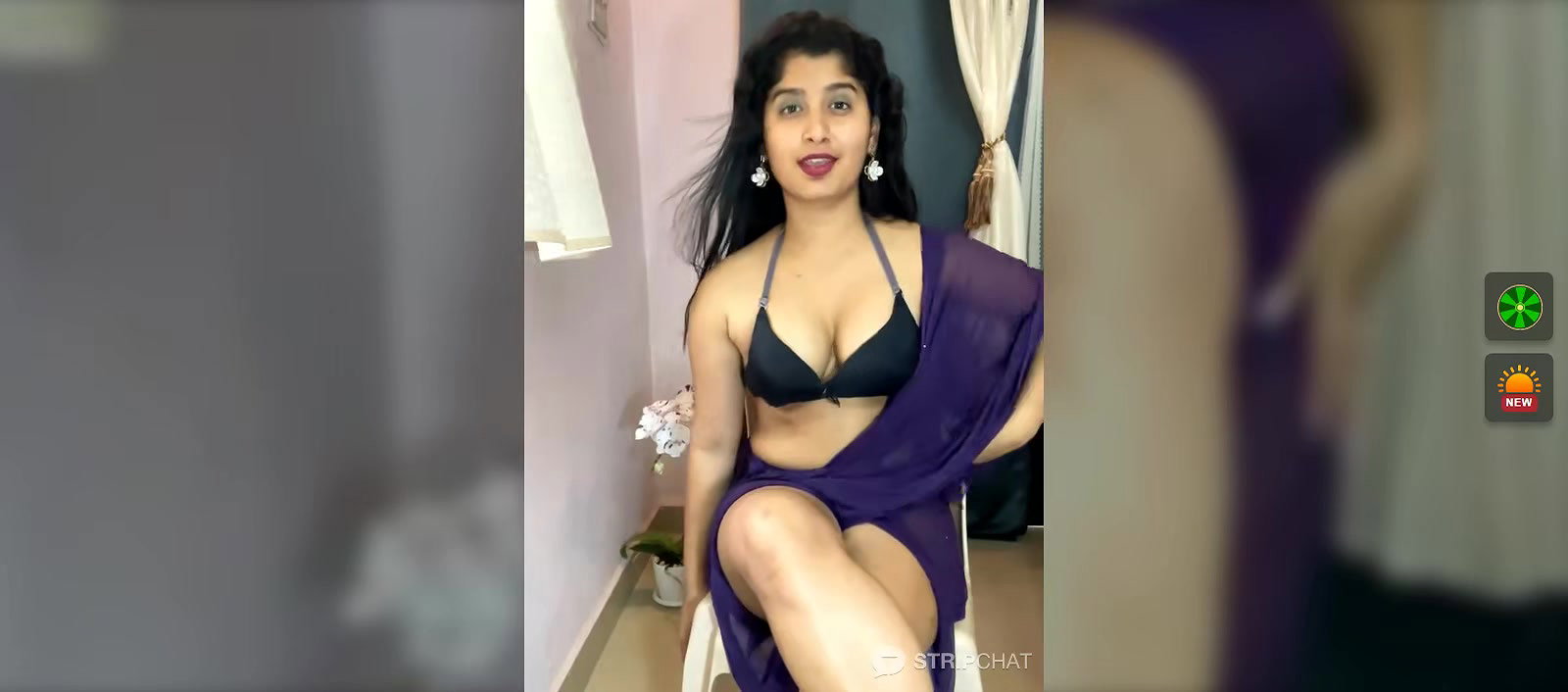 Sexy desi Girl Shows her Boobs
