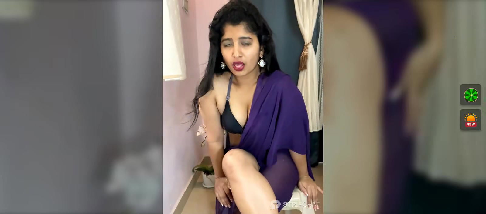 Sexy desi Girl Shows her Boobs