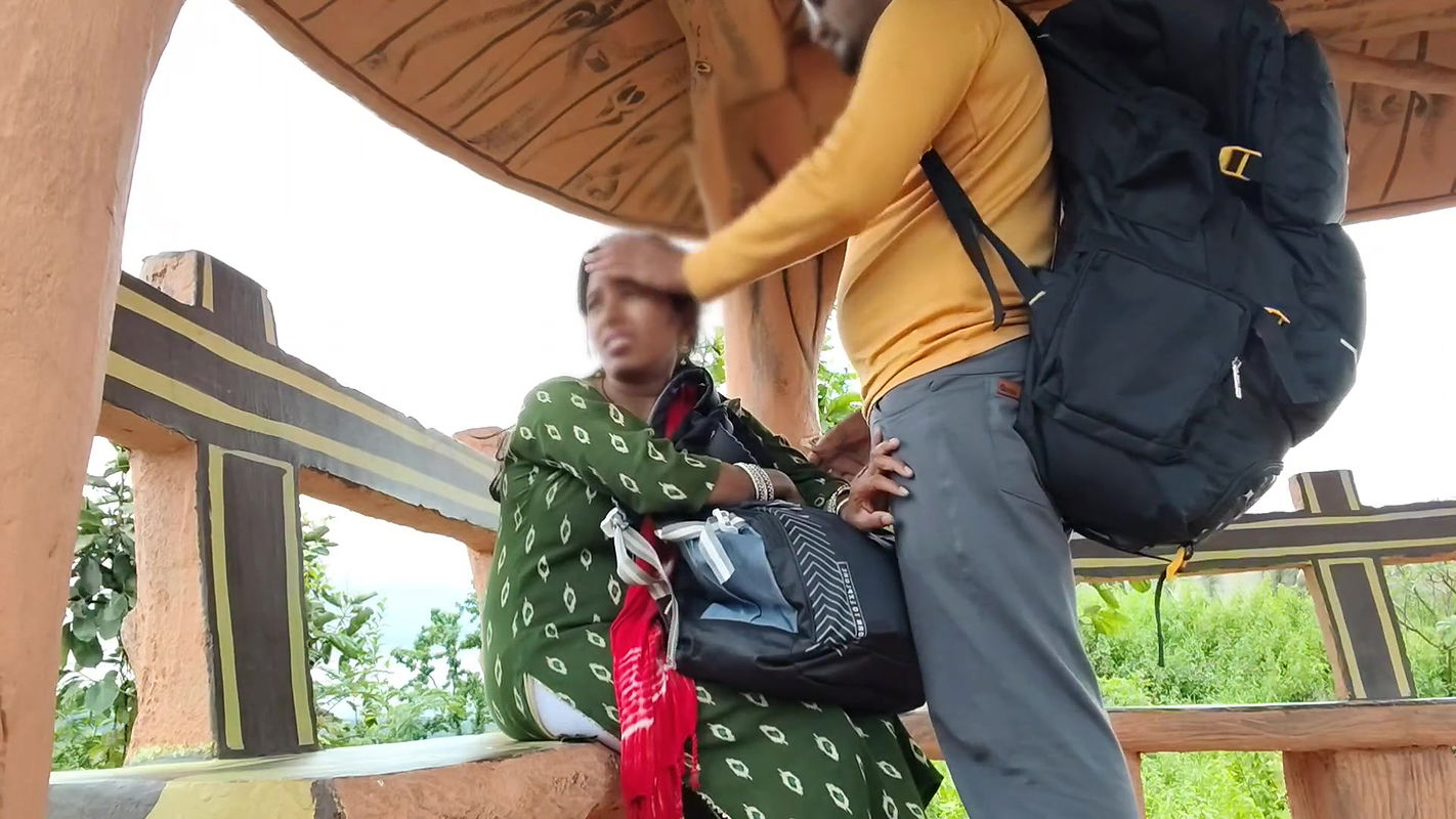 College girl & Unknown Boy fast time frendship – Tourist places par, tourist bhabhi mili – hot bhabhi video outdoor forest