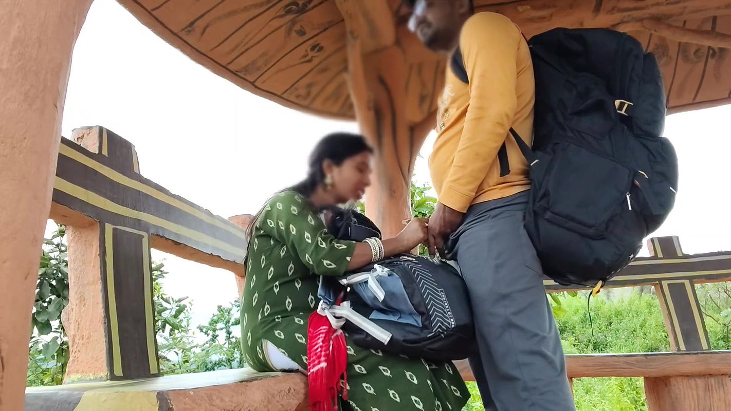 College girl & Unknown Boy fast time frendship – Tourist places par, tourist bhabhi mili – hot bhabhi video outdoor forest