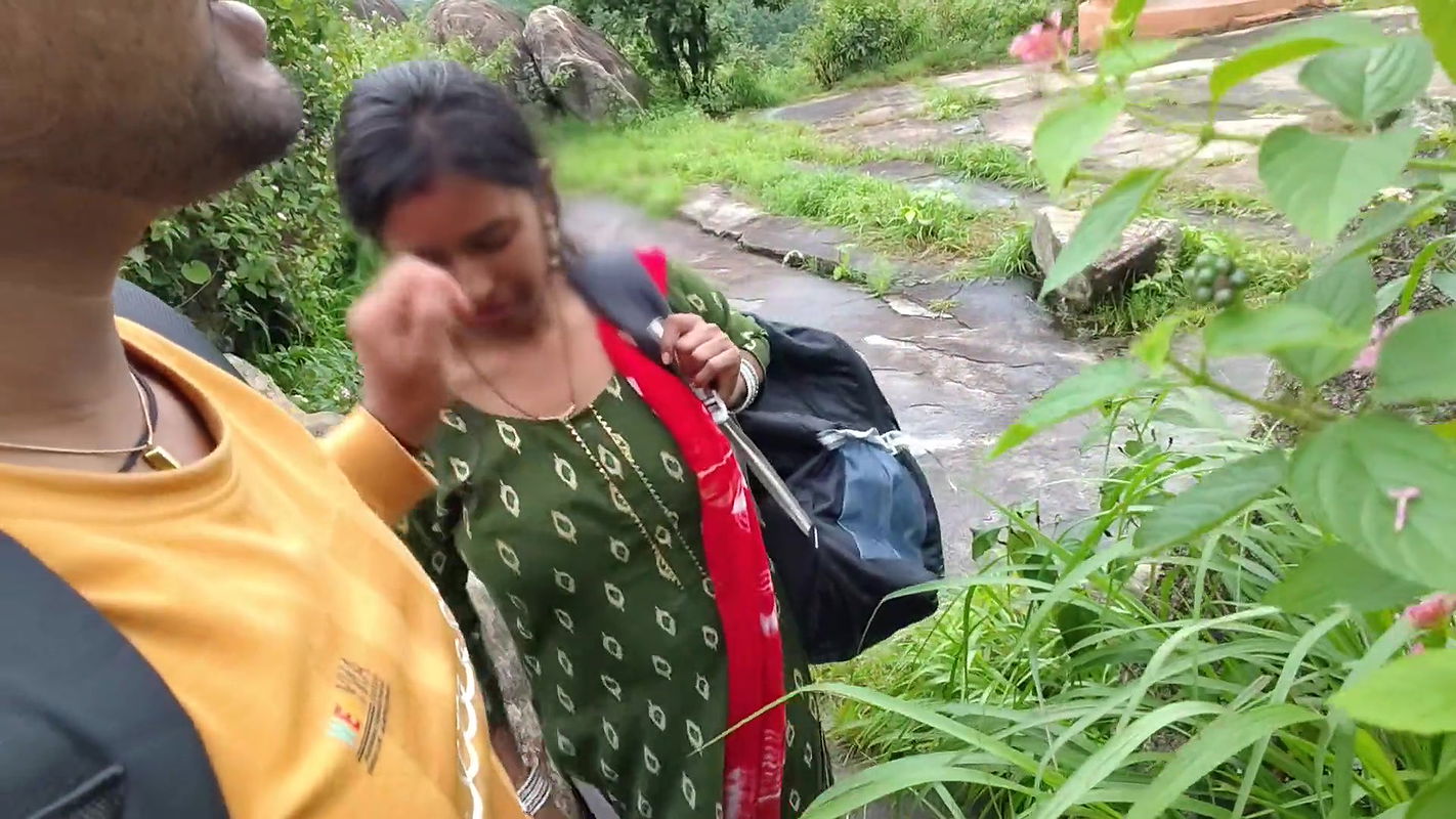 College girl & Unknown Boy fast time frendship – Tourist places par, tourist bhabhi mili – hot bhabhi video outdoor forest