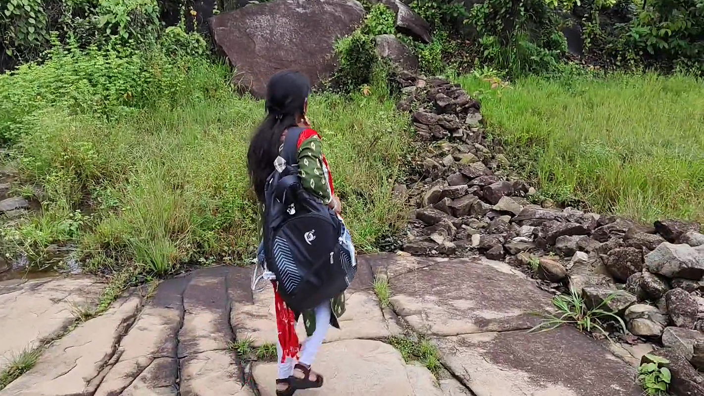 College girl came to roam with your boyfriend – told the family to go to college – Outdoor Forest Village Bhabhi Sex Full Night