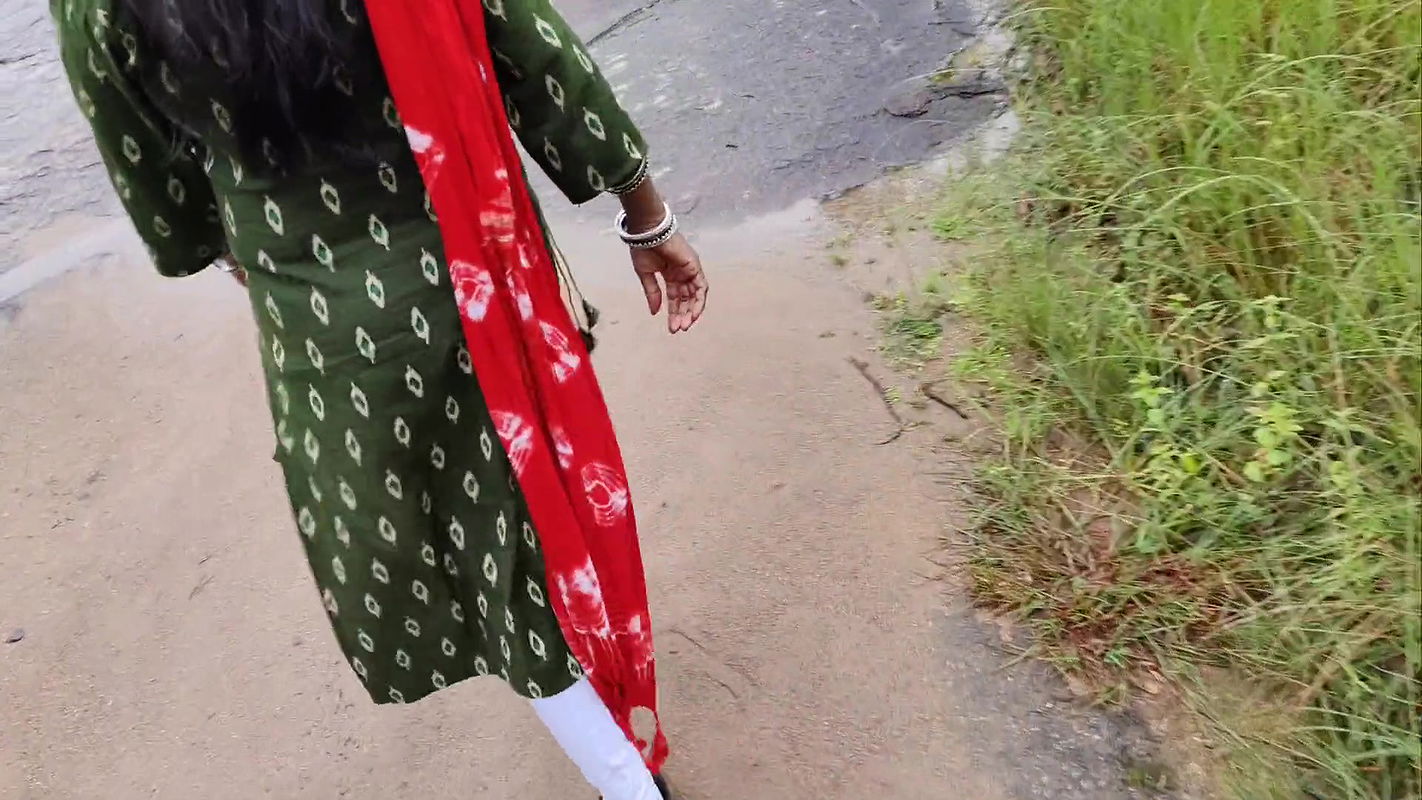 College girl came to roam with your boyfriend – told the family to go to college – Outdoor Forest Village Bhabhi Sex Full Night