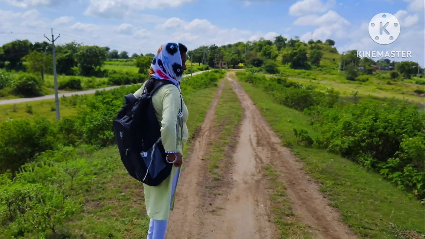 Desi college bhabhi hot boobs suking – unknown girl stops my bike, I take her on my bike and take her home and kiss her boobs