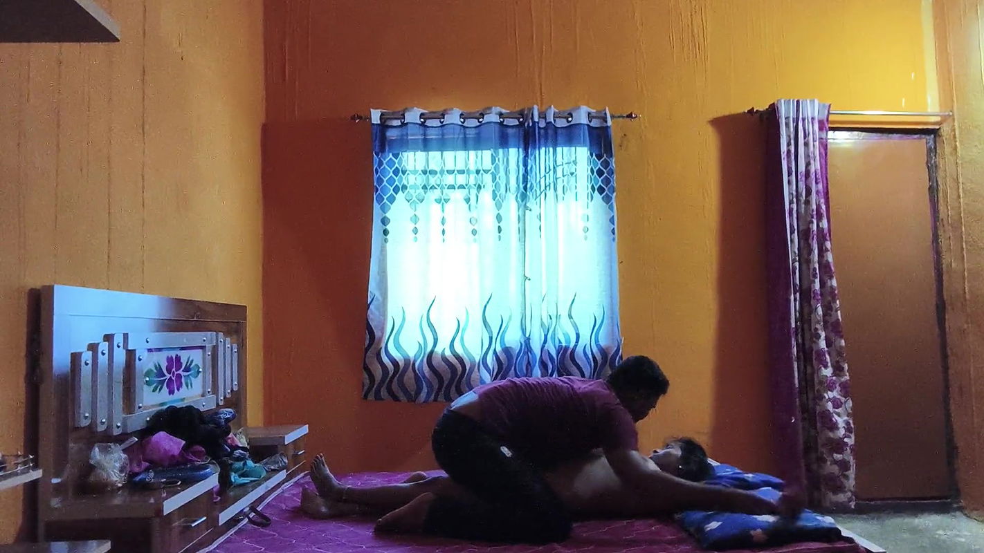 Indian Desi bhabhi sex – Both brother and sister go for a walk, the brother fucks his sister in both the rooms