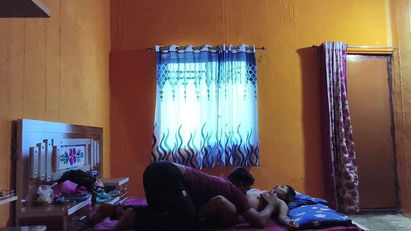 Indian Desi bhabhi sex – Both brother and sister go for a walk, the brother fucks his sister in both the rooms