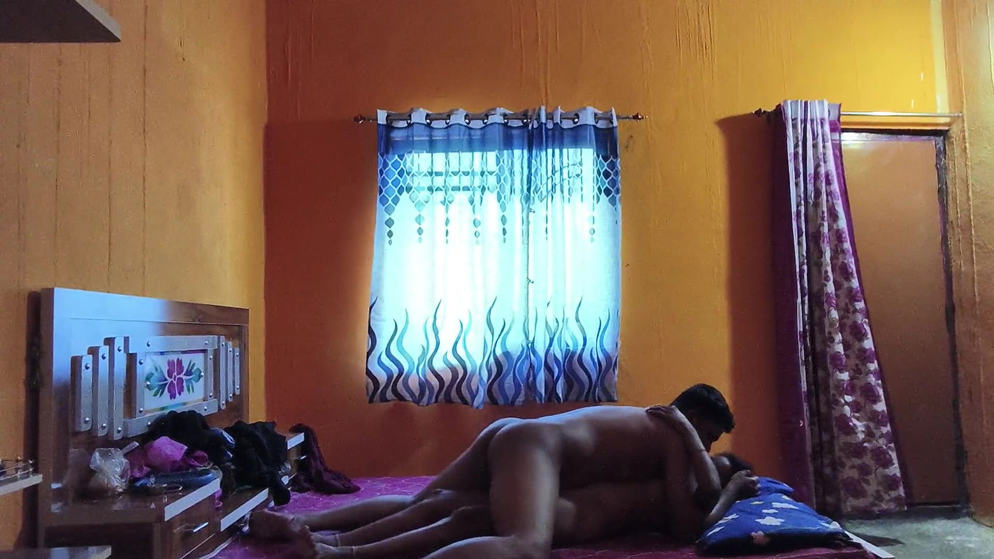 Indian Desi bhabhi sex – Both brother and sister go for a walk, the brother fucks his sister in both the rooms