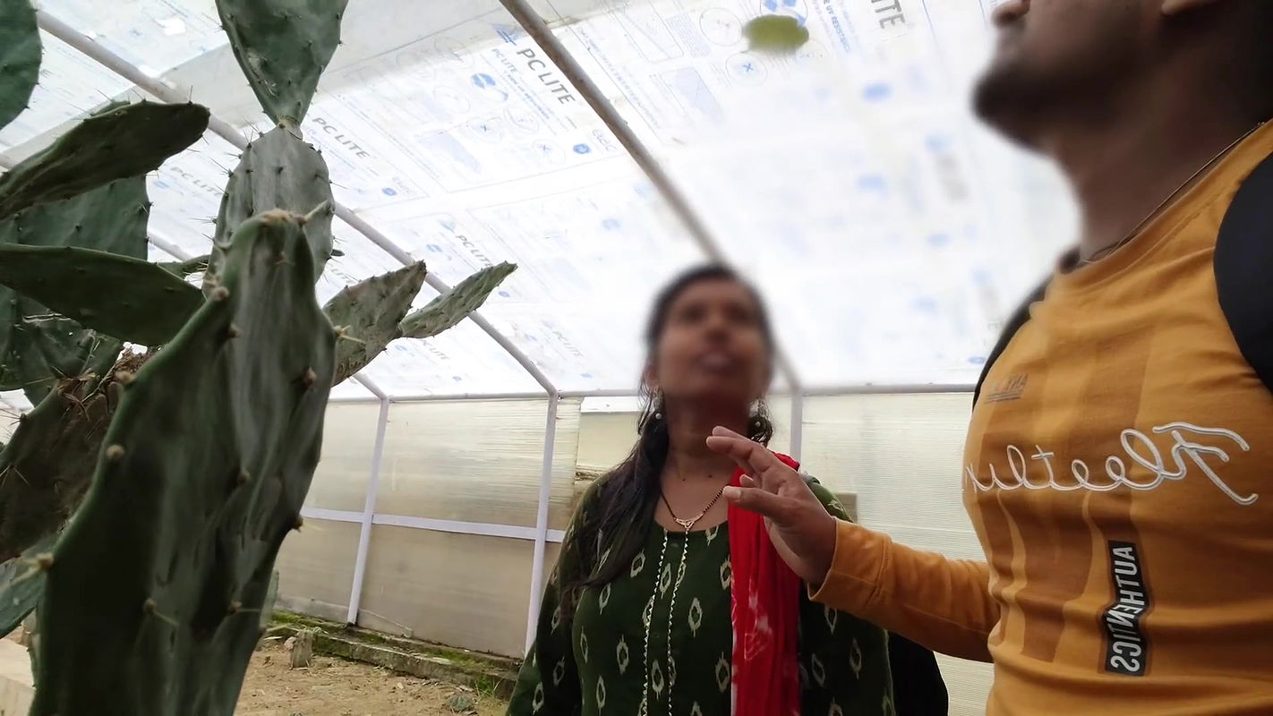 Sali and brother-in-law went to the park to roam – brother-in-law you took sister-in-law for a walk, then sister-in-law became happy and made brother-in-law happy