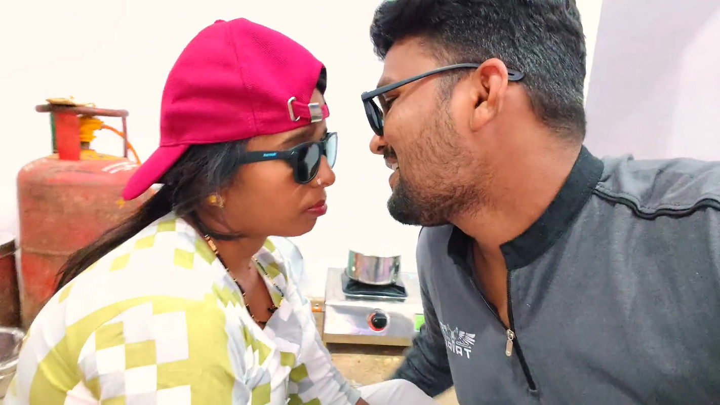 Bhai aapne chhote bahan ke boobs bade moj se chus raha he – desi village girl boobs suking young boy – big nipples and beautiful boobs