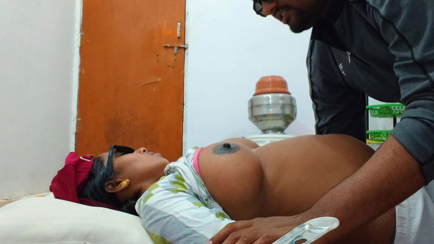 Bhai aapne chhote bahan ke boobs bade moj se chus raha he – desi village girl boobs suking young boy – big nipples and beautiful boobs