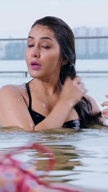 Raashii_Khanna_in_Black_Bikini