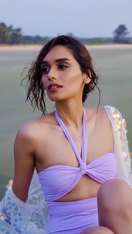MANUSHI CHILLAR SEDUCTIVE SEXY DIVA WILD LOOKS ON BEACH HQ VIDEO