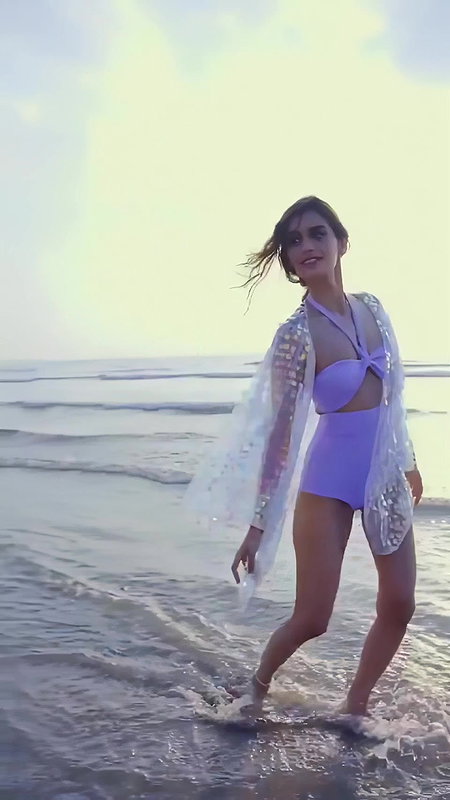 MANUSHI CHILLAR SEDUCTIVE SEXY DIVA WILD LOOKS ON BEACH HQ VIDEO